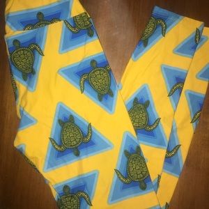 Turtle print Lularoe OS LEGGINGS
